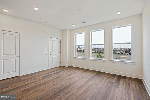 19872 YELLOW DAISY TER, Ashburn, VA 20147