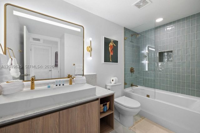 159 NE 6th St 3206, Miami, FL 33132