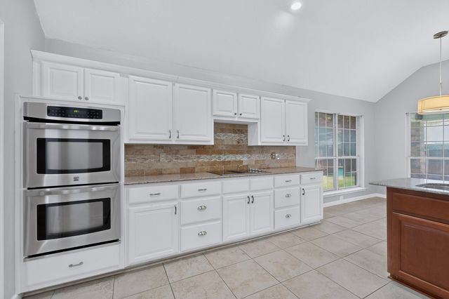712 Regalwood Drive, Desoto, TX 75115