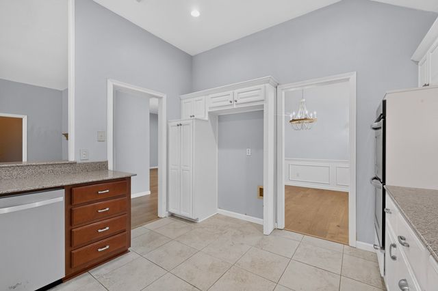 712 Regalwood Drive, Desoto, TX 75115