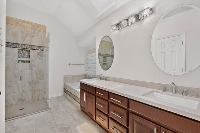 712 Regalwood Drive, Desoto, TX 75115
