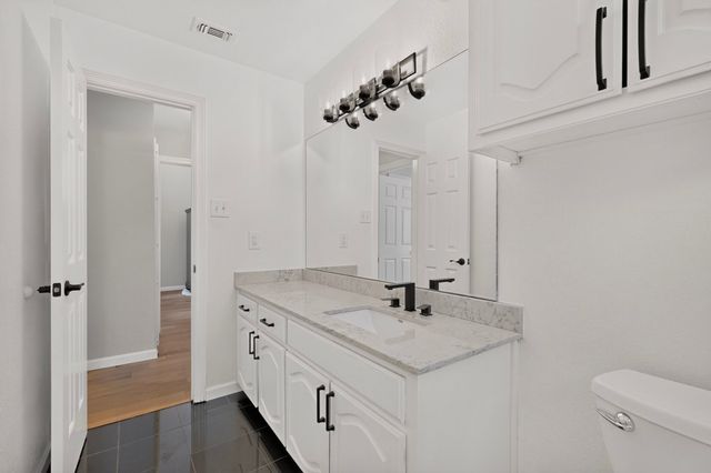 712 Regalwood Drive, Desoto, TX 75115