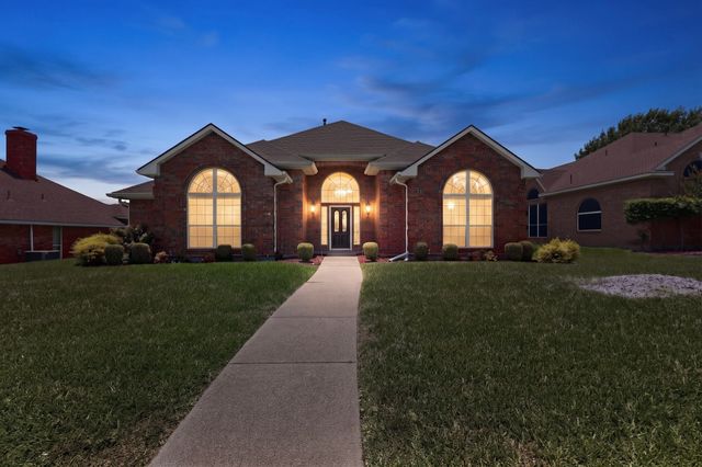 712 Regalwood Drive, Desoto, TX 75115