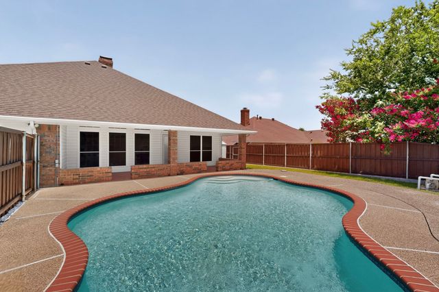 712 Regalwood Drive, Desoto, TX 75115