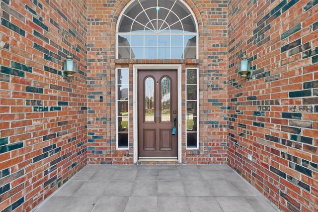 712 Regalwood Drive, Desoto, TX 75115