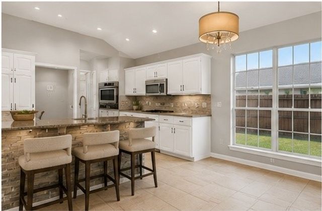 712 Regalwood Drive, Desoto, TX 75115