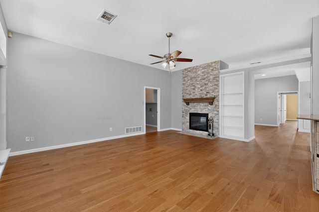 712 Regalwood Drive, Desoto, TX 75115