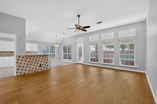 712 Regalwood Drive, Desoto, TX 75115