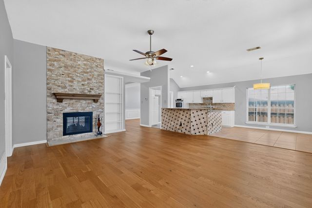 712 Regalwood Drive, Desoto, TX 75115