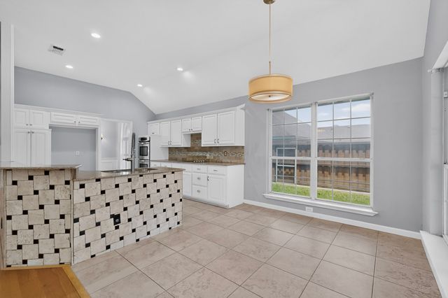 712 Regalwood Drive, Desoto, TX 75115