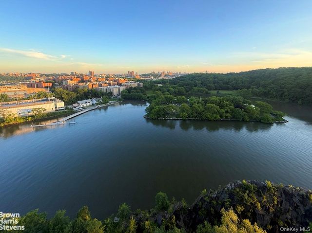 2400 Johnson Avenue 1K, Bronx, NY 10463