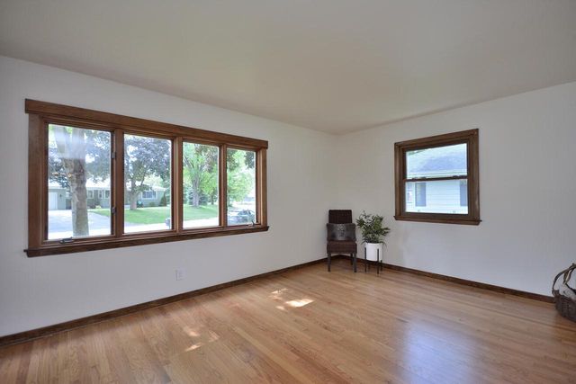 3122 W Rochelle AVENUE, Glendale, WI 53209
