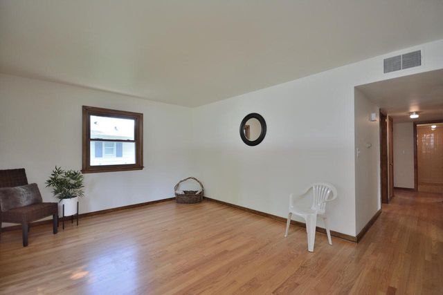 3122 W Rochelle AVENUE, Glendale, WI 53209