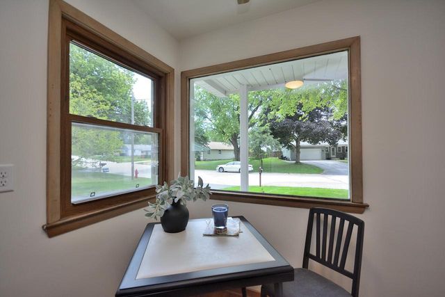 3122 W Rochelle AVENUE, Glendale, WI 53209