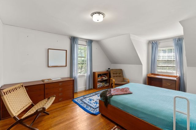 20 Buswell Park, Newton, MA 02458