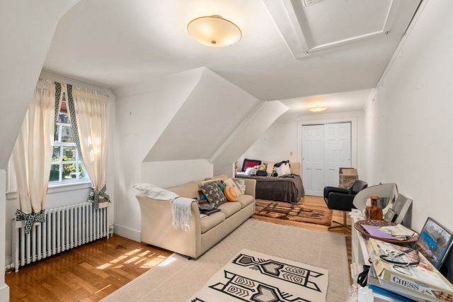20 Buswell Park, Newton, MA 02458
