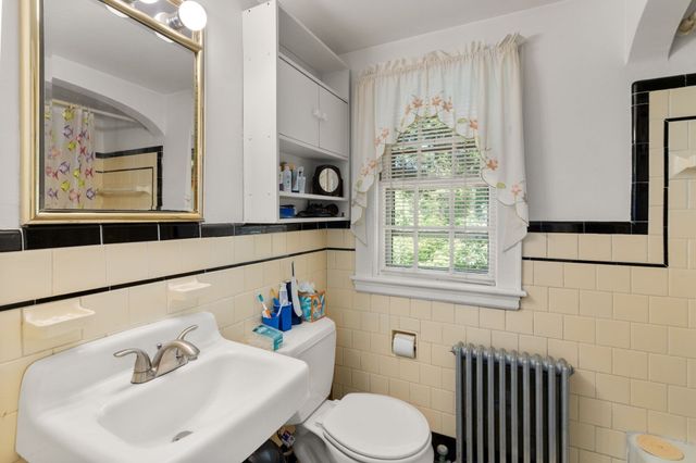 20 Buswell Park, Newton, MA 02458