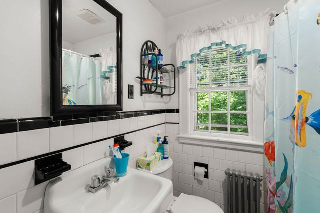 20 Buswell Park, Newton, MA 02458