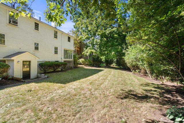 20 Buswell Park, Newton, MA 02458