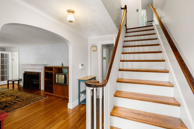 20 Buswell Park, Newton, MA 02458