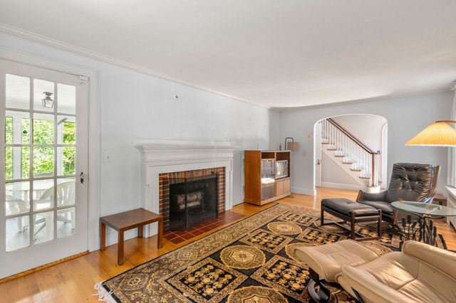 20 Buswell Park, Newton, MA 02458