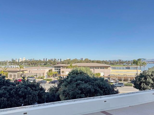 1820 Avenida del mundo 208, Coronado, CA 92118