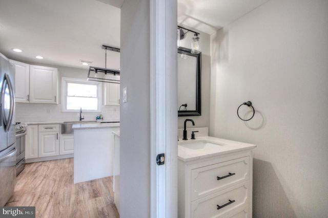 36 SADDLEBROOK DR, Sewell, NJ 08080