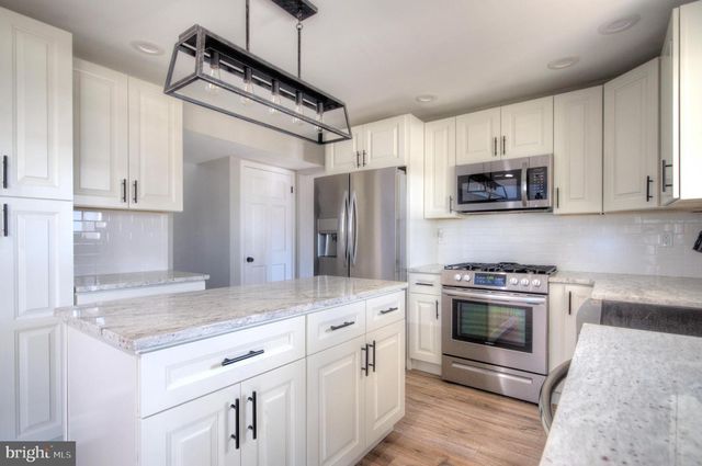 36 SADDLEBROOK DR, Sewell, NJ 08080