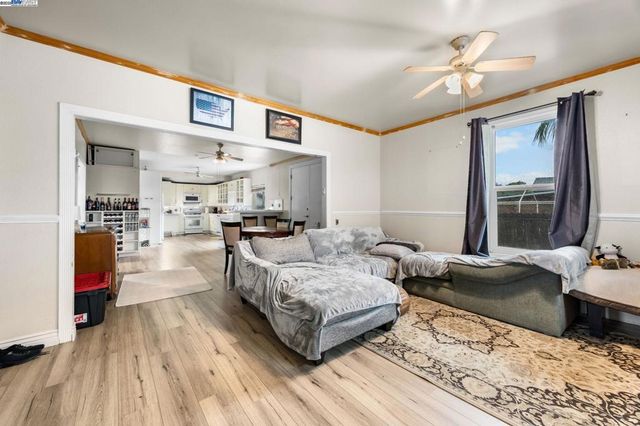 2421 W Rumble Rd, Modesto, CA 95350