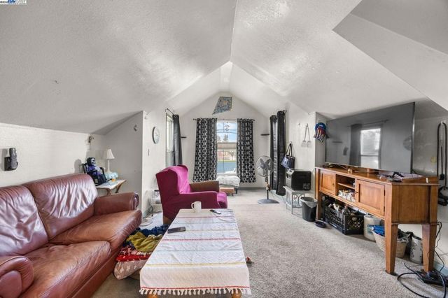 2421 W Rumble Rd, Modesto, CA 95350