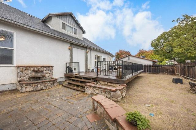 2421 W Rumble Rd, Modesto, CA 95350