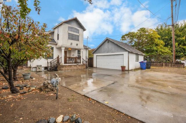 2421 W Rumble Rd, Modesto, CA 95350