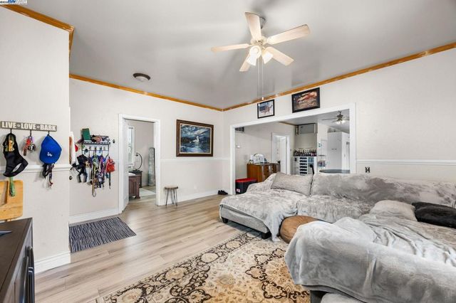 2421 W Rumble Rd, Modesto, CA 95350