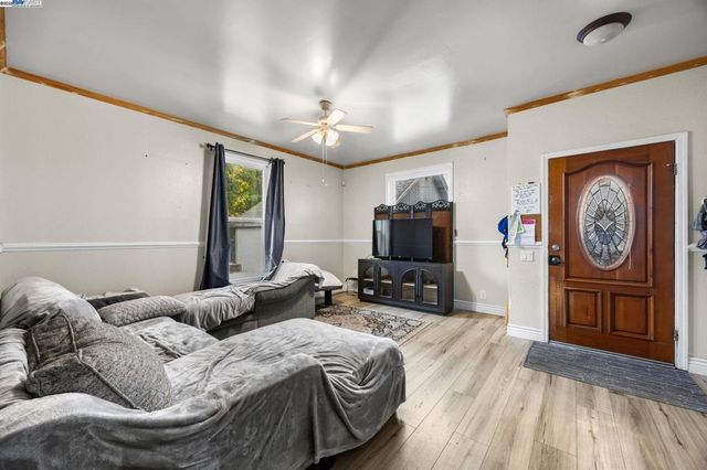 2421 W Rumble Rd, Modesto, CA 95350