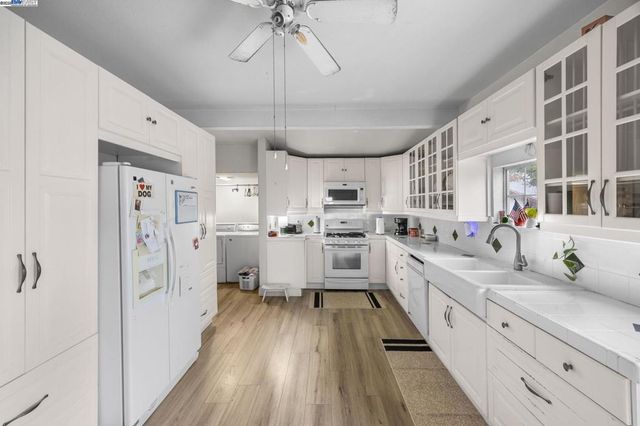 2421 W Rumble Rd, Modesto, CA 95350