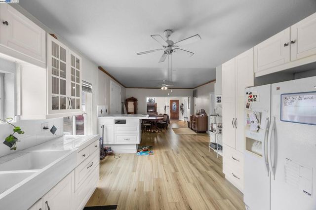 2421 W Rumble Rd, Modesto, CA 95350