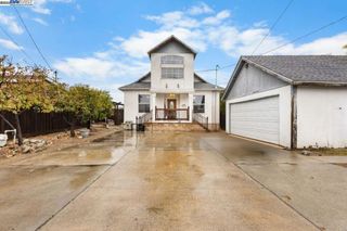 2421 W Rumble Rd, Modesto, CA 95350