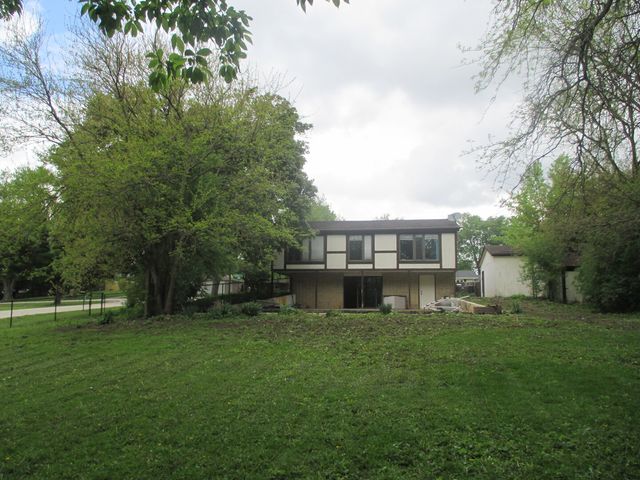 2N131 Willard Street, Carol Stream, IL 60188