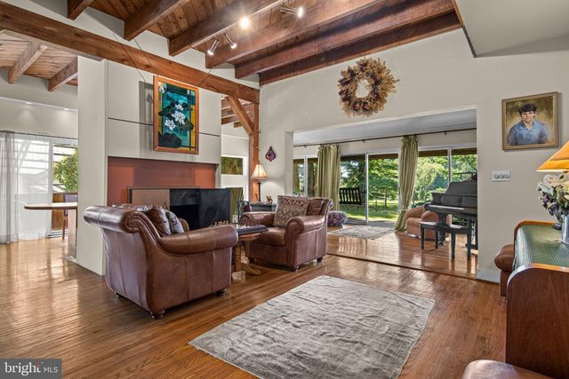 2215 GRUBBS MILL RD, Berwyn, PA 19312