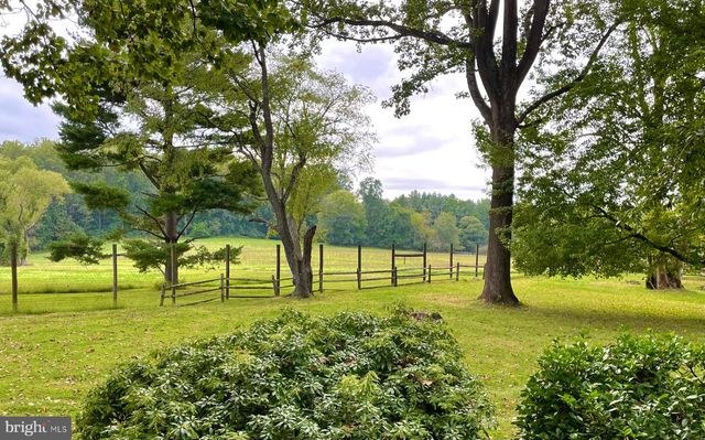 2215 GRUBBS MILL RD, Berwyn, PA 19312