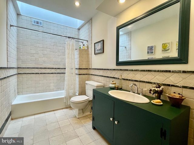 2215 GRUBBS MILL RD, Berwyn, PA 19312