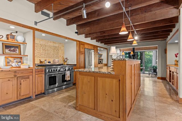 2215 GRUBBS MILL RD, Berwyn, PA 19312