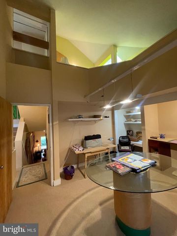 2215 GRUBBS MILL RD, Berwyn, PA 19312