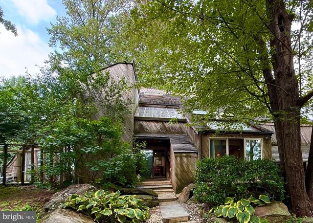 2215 GRUBBS MILL RD, Berwyn, PA 19312