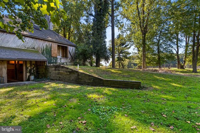 2215 GRUBBS MILL RD, Berwyn, PA 19312