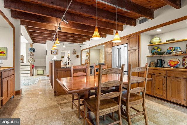 2215 GRUBBS MILL RD, Berwyn, PA 19312