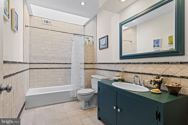 2215 GRUBBS MILL RD, Berwyn, PA 19312