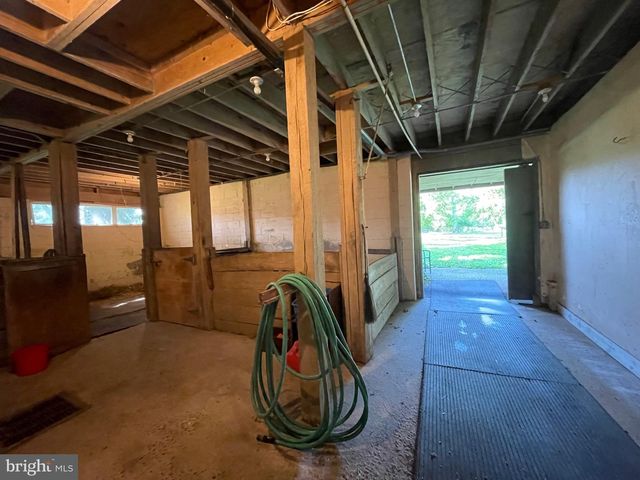2215 GRUBBS MILL RD, Berwyn, PA 19312