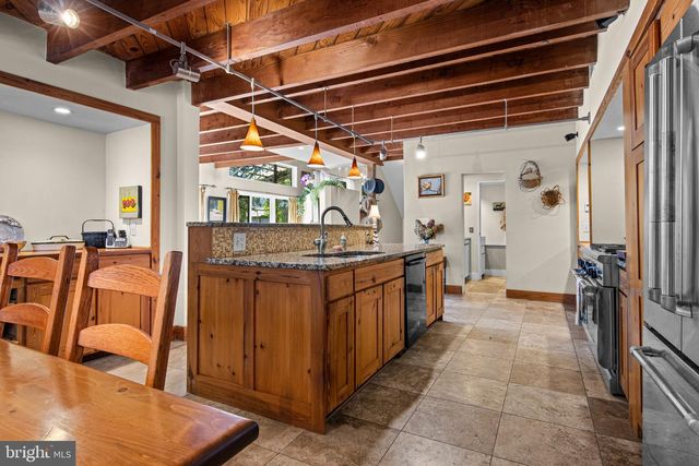 2215 GRUBBS MILL RD, Berwyn, PA 19312