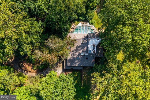 2215 GRUBBS MILL RD, Berwyn, PA 19312